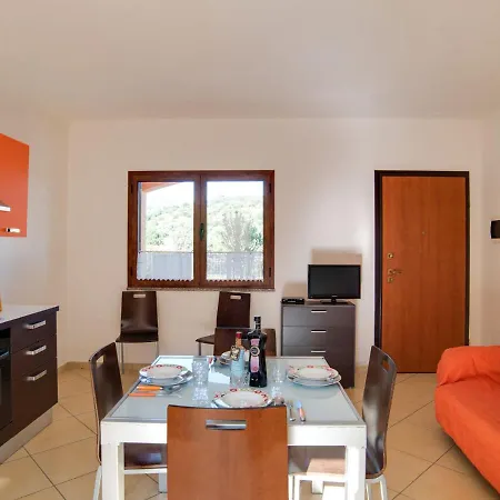 Apartamento Modern Holiday In With Swimming Pool